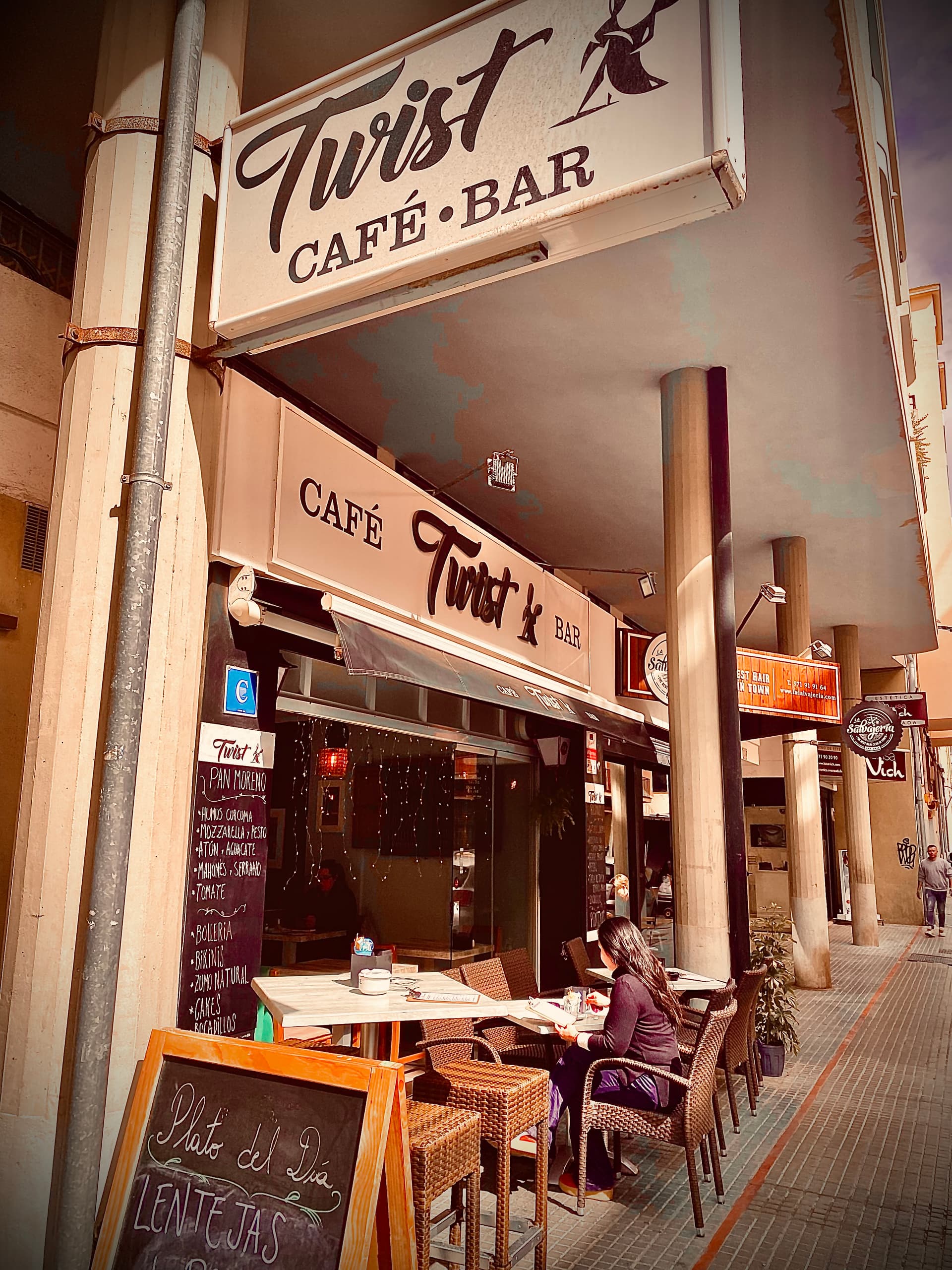 BAR-CAFE TWIST